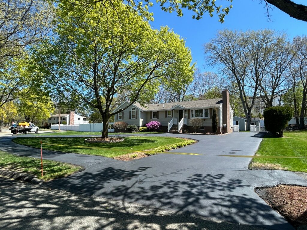 Residential Crack Filling & Sealcoating Peabody, MA
